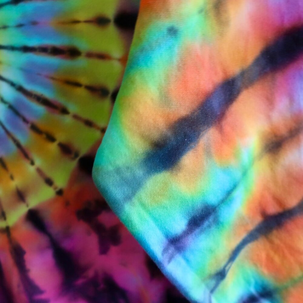 Brilliant Hand Tie Dyed Sweatshirt - Unisex XL - One of a kind - Picture 2 of 9
